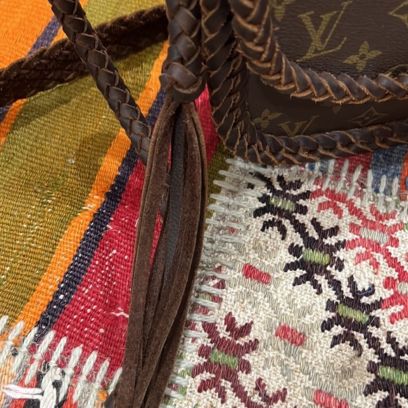 Leather & Vodka Louis Vuitton Saint Cloud - Picture 3 of 15